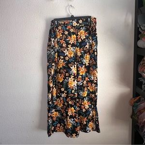 Floral Patterned Wide Leg Flowy Women’s Pants Size M